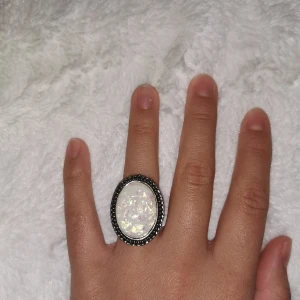 Månring - Stor vit månring, i priset ingår frakten :) 