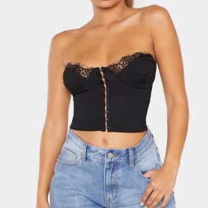 Corsett likande topp - Corsett likande topp i mjukare matrial! Säljare endast då den är för liten i kuporna, passar en B kupa bäst🤎 aldrig använd 