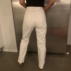 Weekday row  - Weekdays mest populära jeans i modellen row. W28 L32. Inga fläckar! Orginalpriset är 500