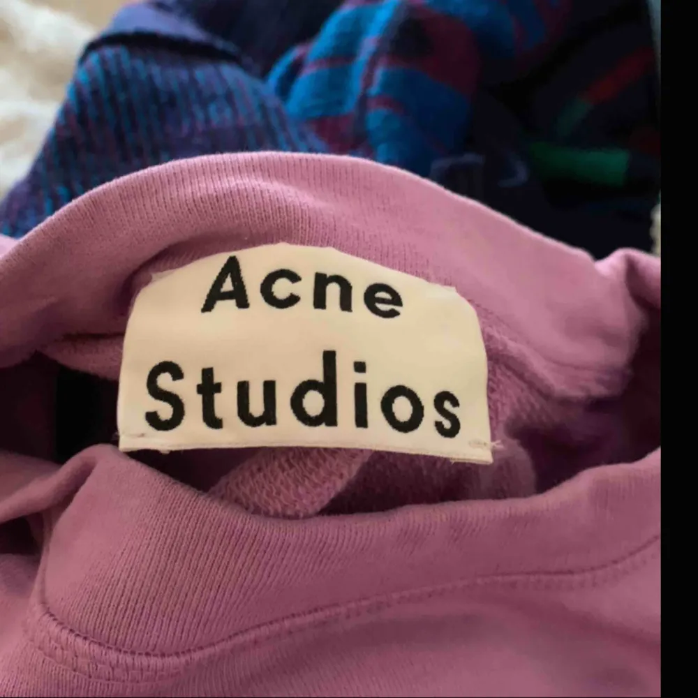 Acne studios shirt använt få gånger 🌸. Hoodies.