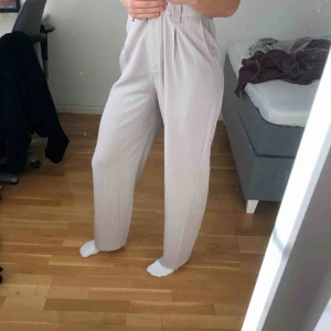  - Säljer mina superfina byxor från Nakd då de tyvärr är för stora :( bara att höra av sig vid frågor, frakten är inte inräknad i priset