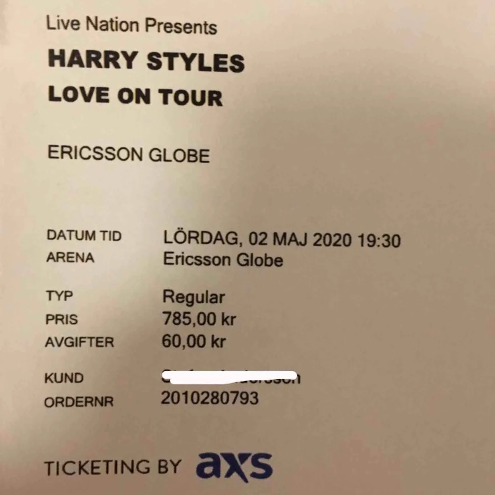 Harry Styles biljetter! Säljer 2 stycken biljetter till konserten i globen i Stockholm den 2a maj 2020. 1400kr för båda (700kr styck), vilket är 170kr billigare än originalpriset :). Riktigt bra platser, långt fram då scenen kommer att vara avlång.. Övrigt.