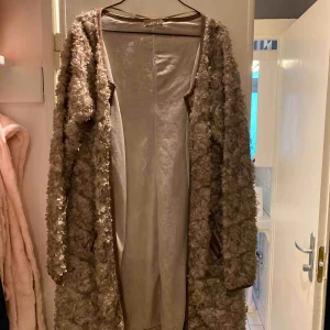  - Superfin kofta, aldrig använd. Köparen står för frakten 🤗