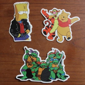 3 stycken klistermärken  - 3 stycken klistermärken, 19kr +11kr frakt. Se gärna mina övriga klistermärken och tygmärken. Få då billigare pris! Bara skriv vid frågor! 📫