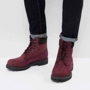  - Knappast använda vinröda Timberlands i strl 41