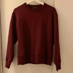 Acne Studios Fairview Crewneck - Acne Studios Fairview Crewneck Size XSS Fits S Condition : 9/10 Buda!  Tveka att på att ställa någon fråga! 