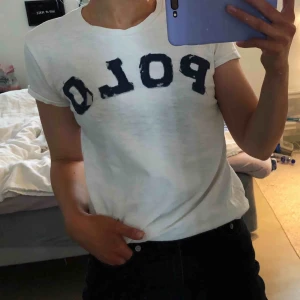  - T-shirt från Ralph Lauren i vintage-stil. Bra skick!!