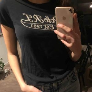  - T-shirt från polo Ralph Lauren, hur skön som helst och har jättebra passform🥵 Säljer pga garderobsrensning. Skriv om du vill ha mer bilder 