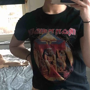  - T shirt med tryck helt oanvönd