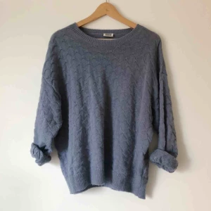  - Färgen är grålila. Frakt tillkommer. 