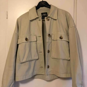  - Superfin jacka från Zara som endast är använd 1 gång!! Superfin till våren🌸🌸🌸🌸 köpare står för frakt!