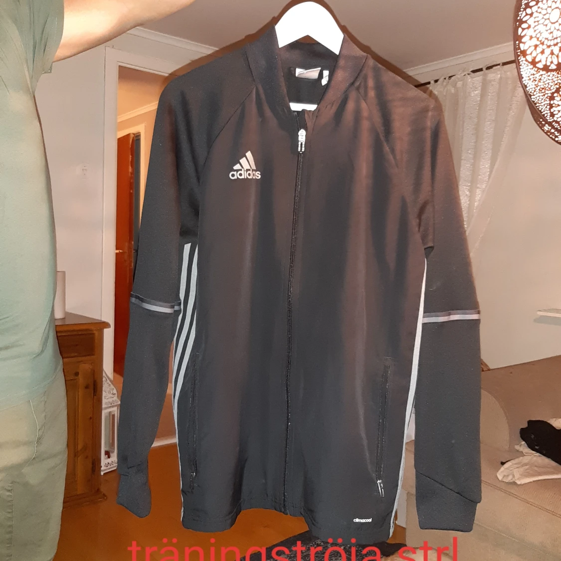 Adidas tunn träningströja
