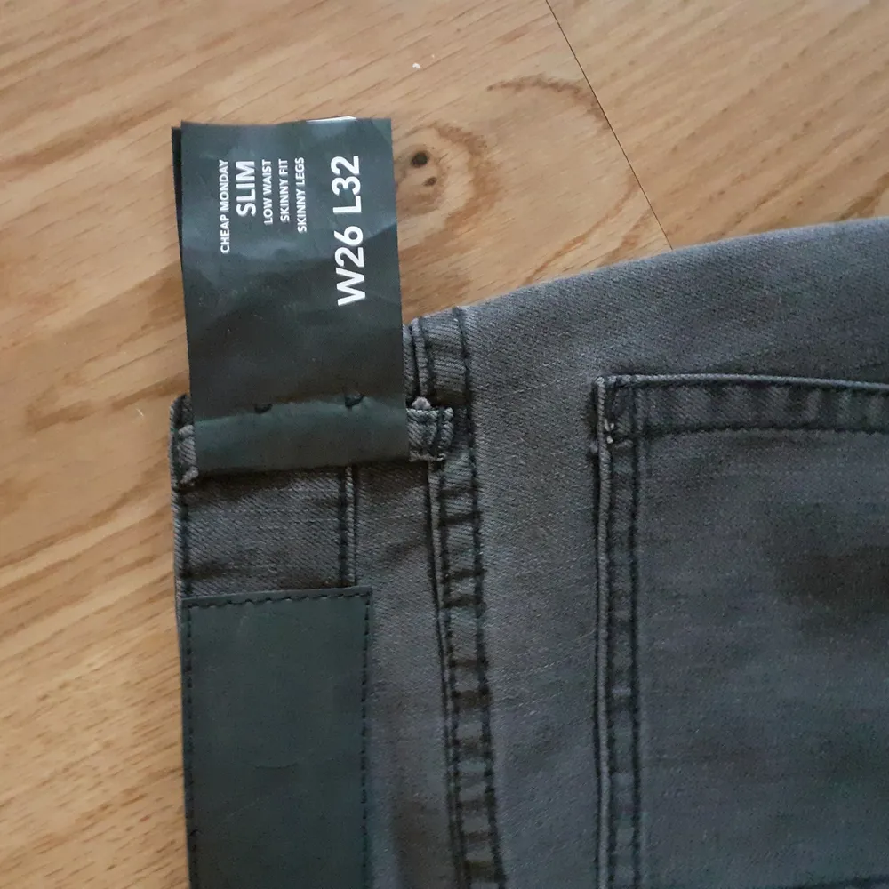 Oanvända cheep monday jeans i skinny modell. Pris 130 sek lapparna sitter kvar så oanvända endast prövade.. Jeans & Byxor.