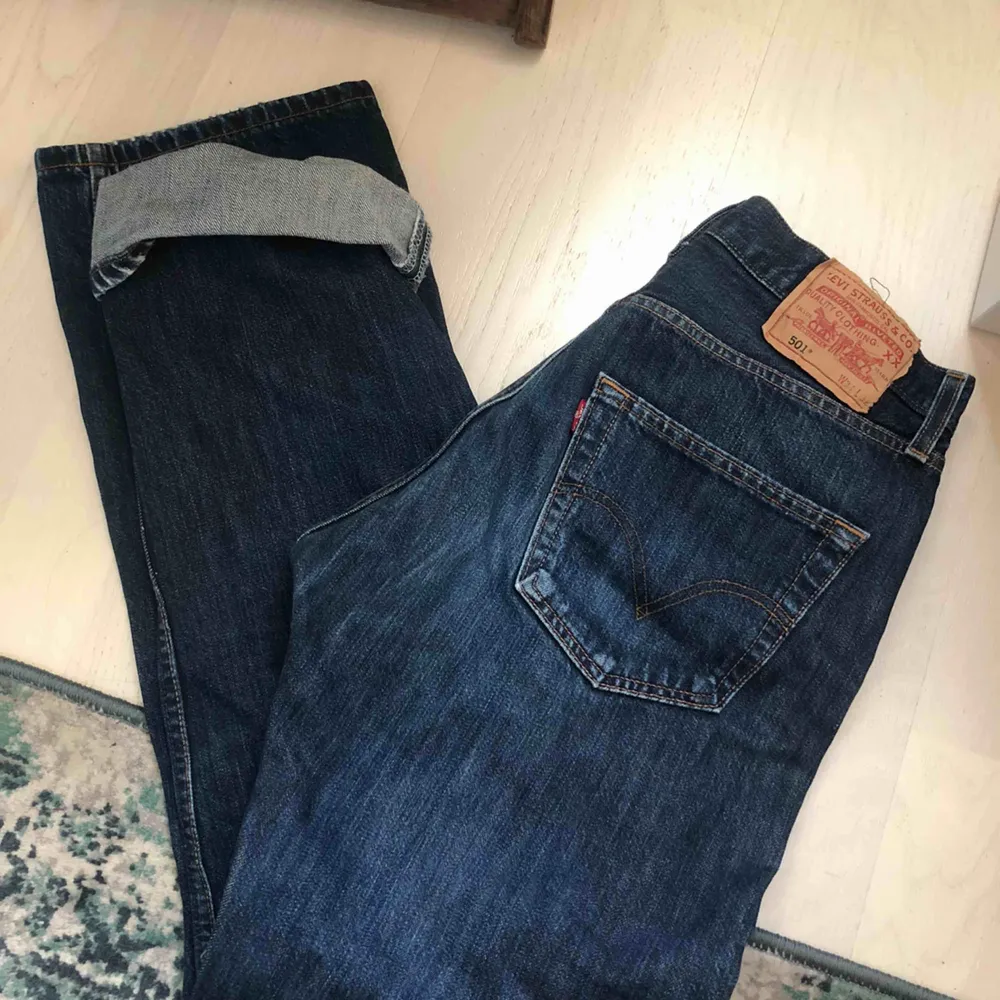 Superfina jeans från Levi’s i stl w31 l32. Helt felfritt skick, säljes pga fel storlek!. Jeans & Byxor.