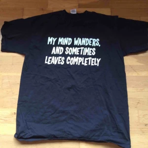  - Statementtshirt i storlek M. Använd men i fint skick. Frakt: 42 kr i postens påse.