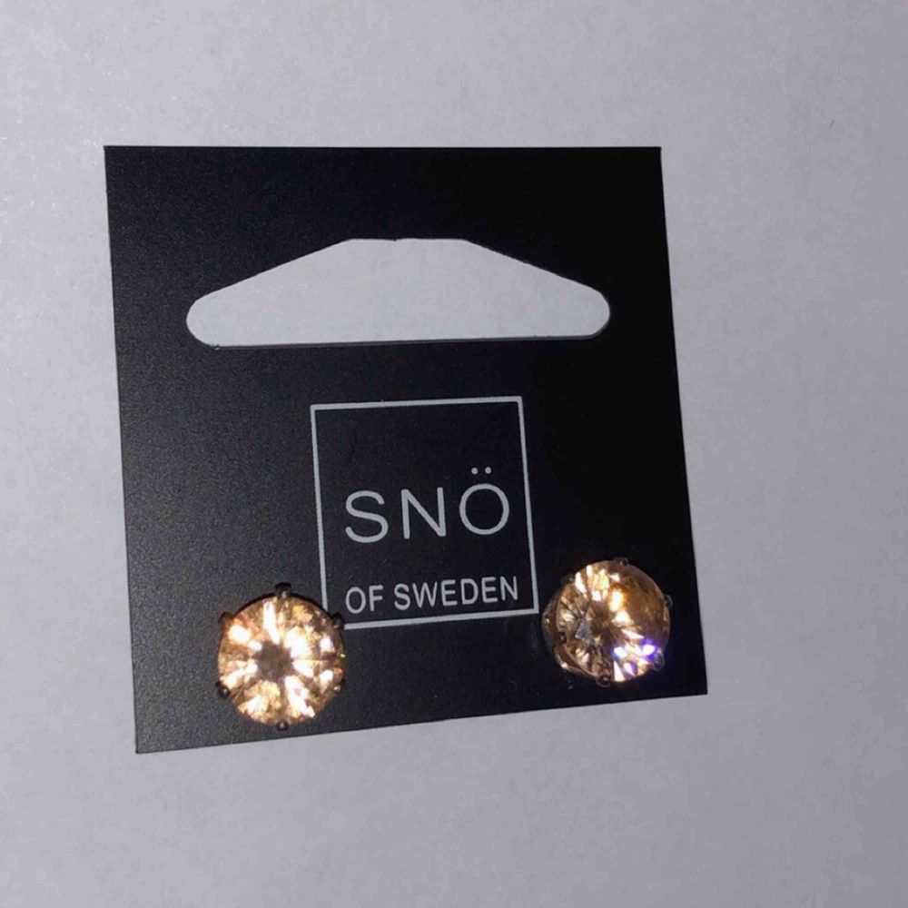 Olika örhängen från snö of sweden Oanvända 40:- st Frakt 10 kr. Accessoarer.