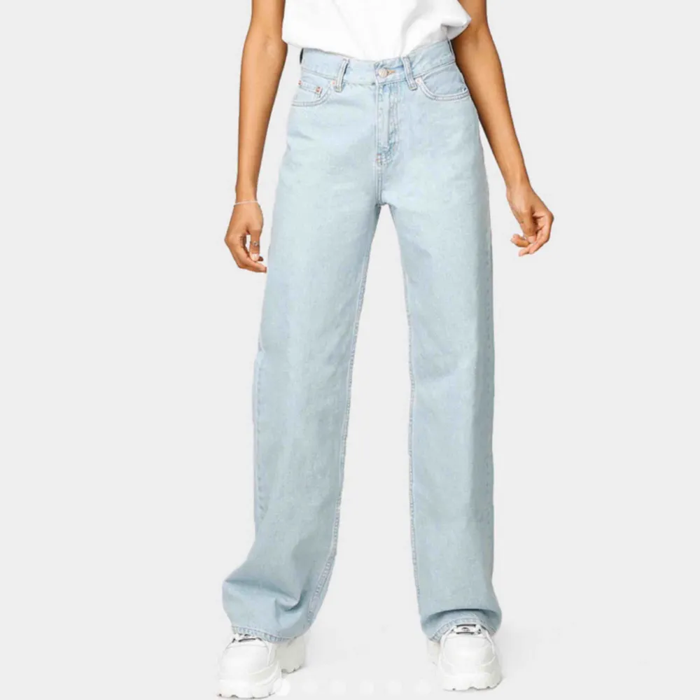 Säljer dessa favoriterna💓Som tyvärr inte kommer till användning:// frakt på 89kr. Jeans & Byxor.