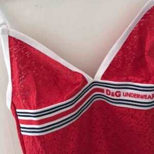  - Rött linne från Dolce & Gabbana underwear, passar mig som är en xs/s❤️ Köpt på humana
