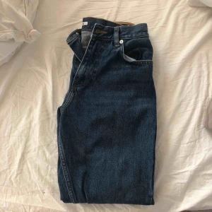  - Snygga girlfriend jeans från Junkyard, endast använda två eller tre gånger! Frakt inkluderat i priset!