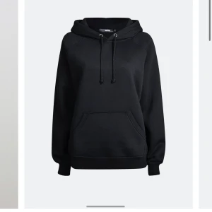 Hoodie  - Säljer en as najs hoodie ifrån bikbok. Den är i storlek s och jag har använt den fåtal gånger. Inget fel på den använder den inte bara 💗100kr+frakt 💗
