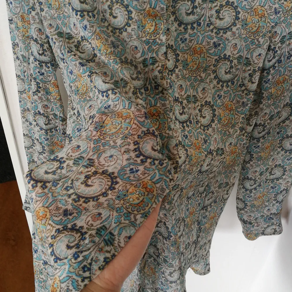 Blouse with pattern Medium size long sleeves, 70cm long. Puserot.