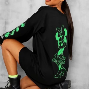 Sweatshirt klånning - Sweatshirt klänning i storlek 40 men är mer som en storlek 36/38. Kan skicka mer bilder på den. Prislappen är kvar