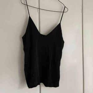  - Svart linne i sidenmix 