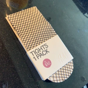 Tights  - Nättights från H&M, aldrig använda - helt oöppnade som ni ser på bilderna. Originalpris 99kr