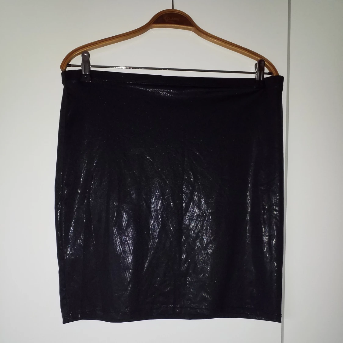 Kjol med ormskinnsmönster