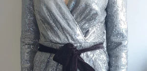 Sparkle dress - Från Nelly.com. Använd endast en gång. Frakt tillkommer. 