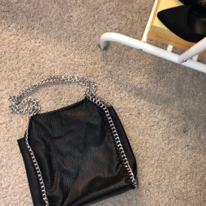 Tiamo faux skinnväska - Använd några få gånger. Riktigt ball.