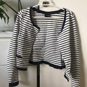 Cardigan - Stripped cardigan, short fit 