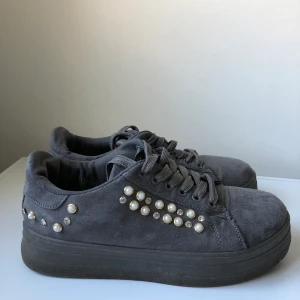 Skor från Leg Love - Skor från Leg Love i strl 38. Priset kan diskuteras, köparen står för frakt