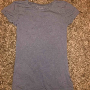  - Fin ljusblå t-shitt🌺