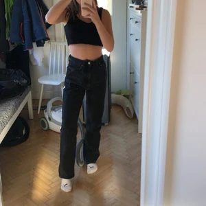 Jeans från weekday  - Fina jeans från weekday i modellen Rowe, säljer dom för dom aldrig kom till användning! 💕💕