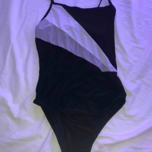  - Body från Nelly.com. Helt ny och endast testad (för liten)😊 Fler bilder kan lösas, köpare betalar för frakt💞