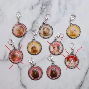 Hängen med söta marsvin  - Supergulliga hängen med marsvin. Priset är för ett hänge. Finns endast de på bilden. 11:- i frakt, Fri frakt vid köp över 100:- 💕