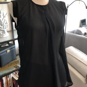 svart transparent blus  - En fin svart transparent blus 