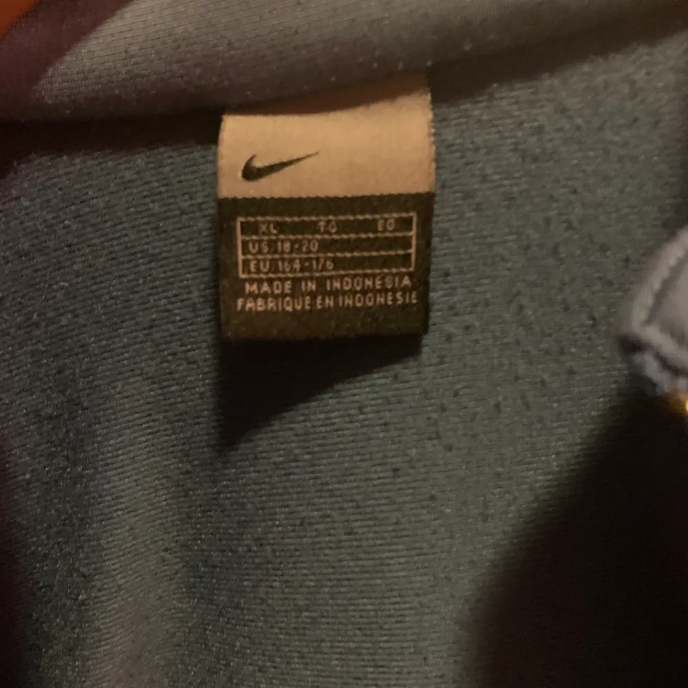 Vintage kofta från Nike. Fint skick och inte användts på flera år. Strl Xl, säljer för 300☺️✌🏼. Tröjor & Koftor.