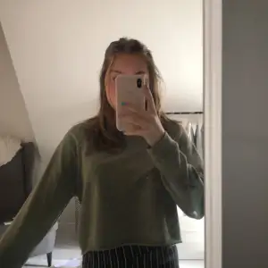 Fin cropped sweatshirt från bikbok! Använd Max 5 ggr! <3