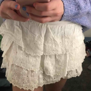  - Säljer en utav mina favorit kjolar eftersom den har blivit för liten😩super fin nu till sommaren!!!! Frakt tillkommer 30🌸🌸☀️☀️☀️