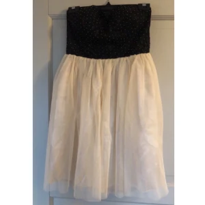 Klänning från VILA  - Oanvänd klänning från VILA i storlek M 