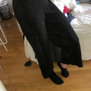 Breda byxor  - Ett par byxor som var mina favoriter förut men tyvärr är för små för mig nu. Dem är i bra skick och hur snygga som helst till sommaren! otroligt sköna 😊 köpta för 300kr☺️💞