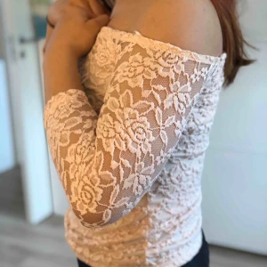  - Rosa off shoulder från Ginatricot 💗 frakt ingår i priset 