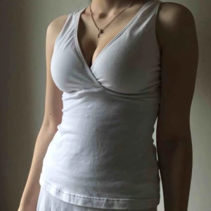  - Så härligt sportigt linne från Marika. Perfekt om man vill ha en lite preppy outfit nu i sommar 💓💓 inbyggd bh dessutom! 