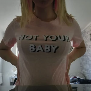 Nelly t-shirt storlek S - Säljer denna t-shirt från nelly endast använd 1 gång! 