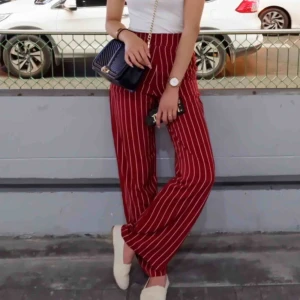  - Randig byxa i rak model. Endast använd fåtal gånger