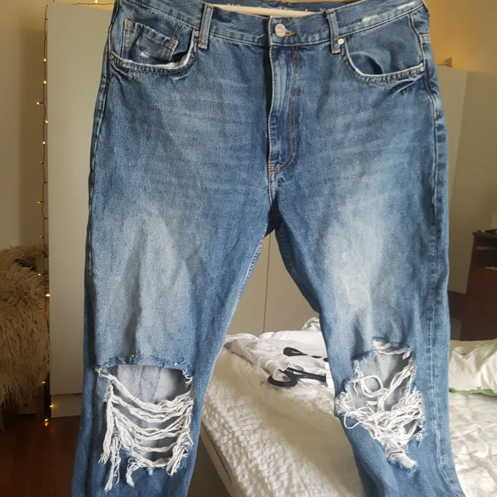Skitsnygga boyfriend jeans. Bra skick använd ett fåtal gånger. Nyköpta 600 kr. Frakt ingår. Kan även mötas upp runt Stockholms trakten/Uppsala då kostar det 280.<33. Jeans & Byxor.