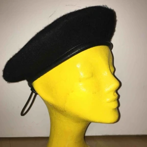  - Svart basker! Går att justera bak Möts i Hornstull eller fraktar :)