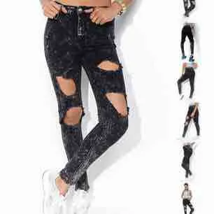 Ragged Hole jeans från Madlady i storlek:xs. Nypris: 599kr. Använda fåtal gånger och är i jätte bra skick. Säljes pga att dom aldrig kommer till användning. Tar betalt via Swish. Priset kan diskuteras. Kontakta mig för fler frågor!💞. Jeans & Byxor.